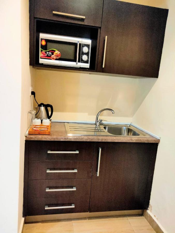 The Cabin Hotel Accra Extérieur photo